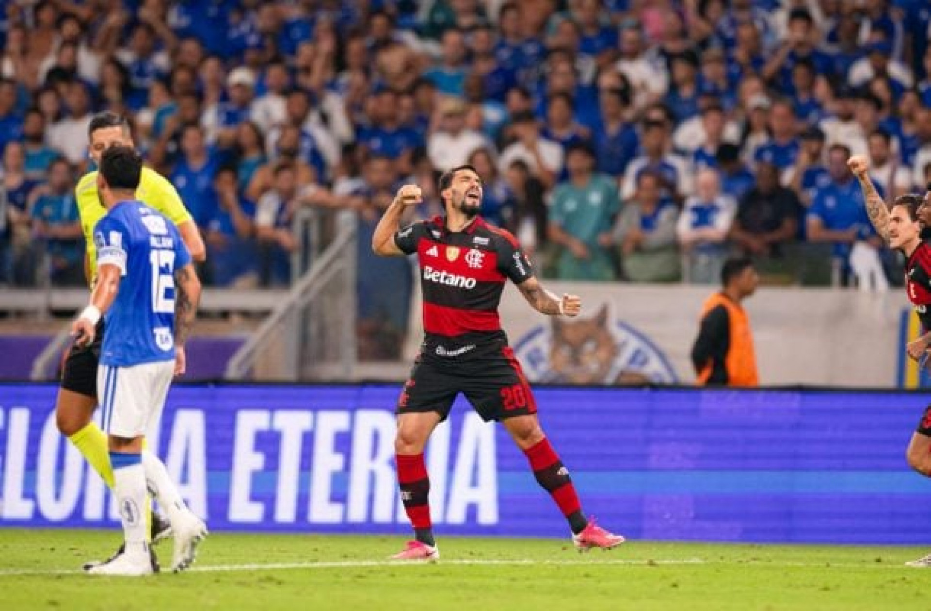 Tozza na &aacute;rea: resultado deixa Flamengo esperan&ccedil;oso por vaga