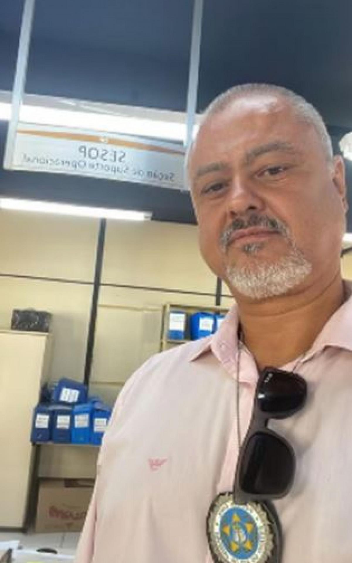 Sandro Almeida Domingues usava distintivo da corporação - Divulgação