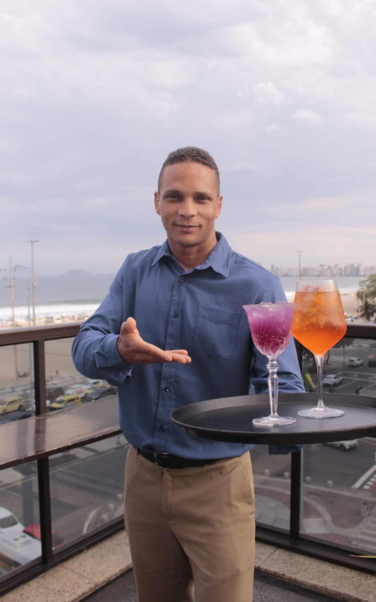 Giuliano, garçom do Hotel Hilton, em Copacabana e um dos participantes da corrida - Carlos Elias Júnior/Agência O DIA