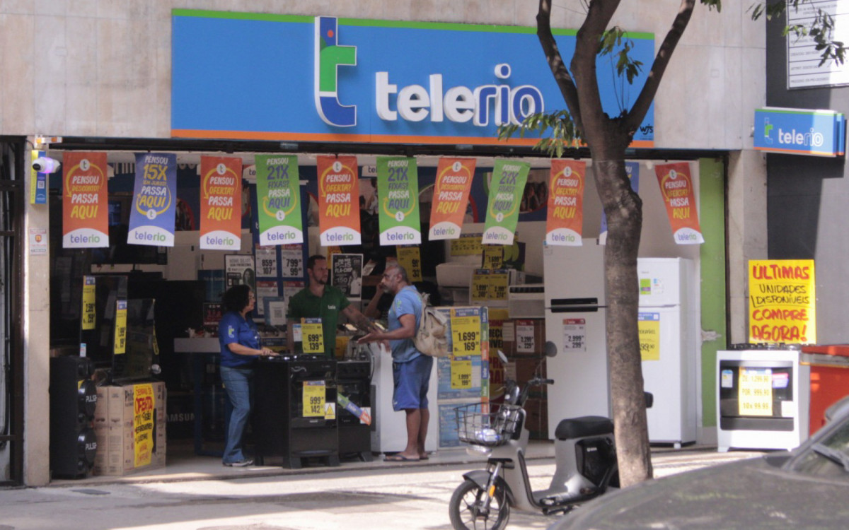 Fachada da loja Tele Rio localizada na Nossa Senhora de Copacabana 807, Zona Sul do Rio, onde clientes reclamam do serviço, nesta sexta-feira (14).