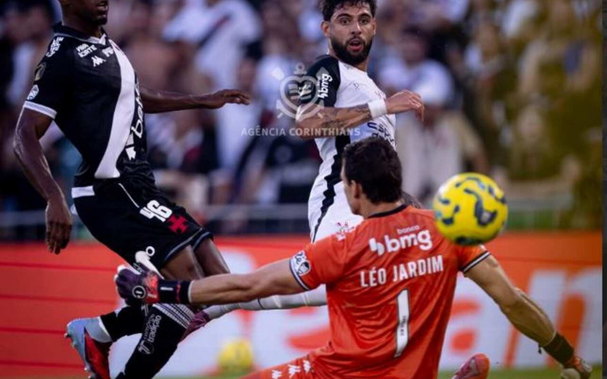 Pol&iacute;cia recupera camisa de Yuri Alberto furtada no Corinthians