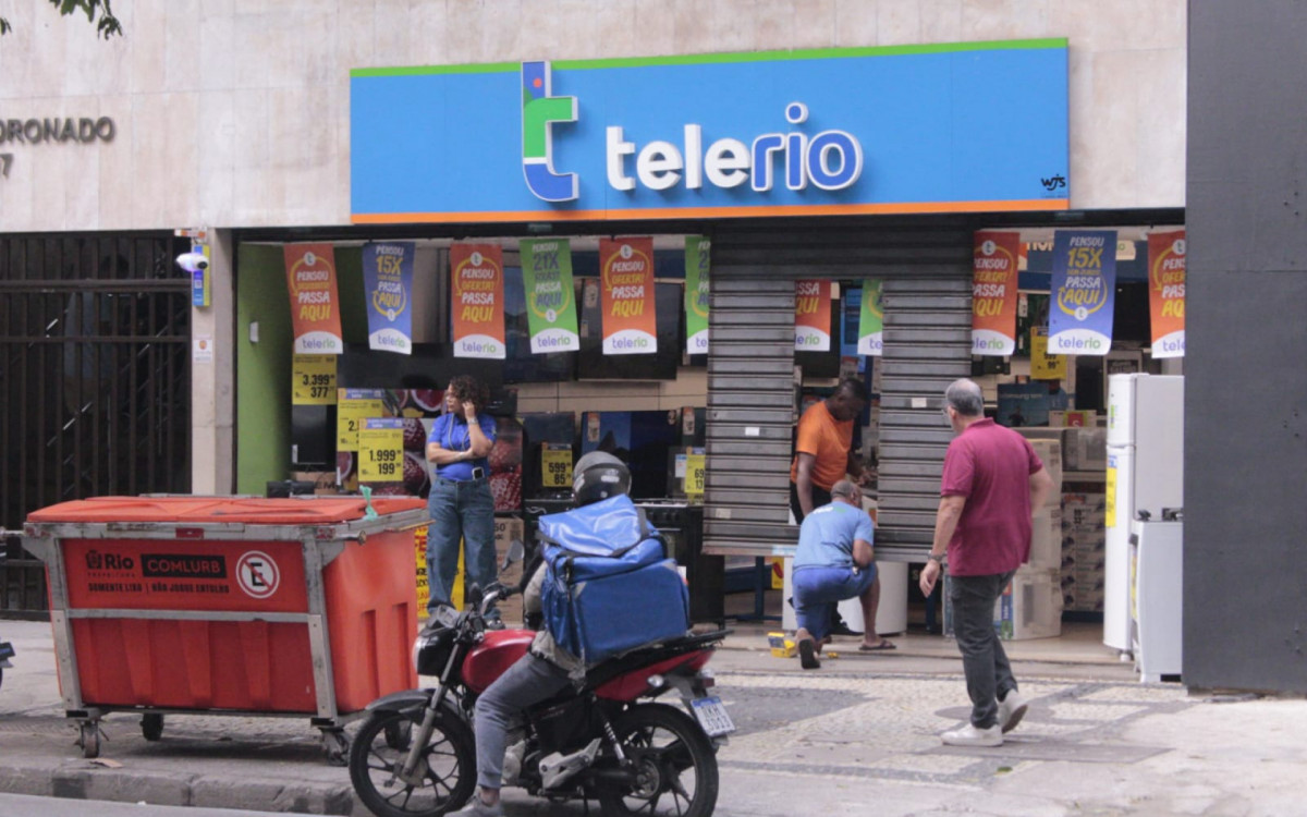 Loja da Tele Rio em Copacabana, na Zona Sul do Rio, nesta sexta-feira (14)
