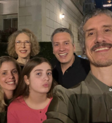 Marília Gabriela compartilha clique raro com a família