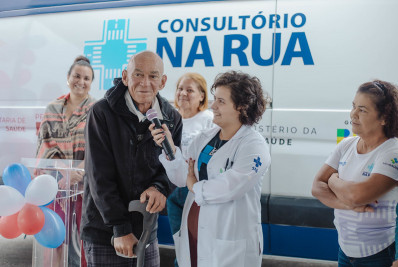 Consultório móvel para atendimento à população em situação de rua começa a operar em Maricá