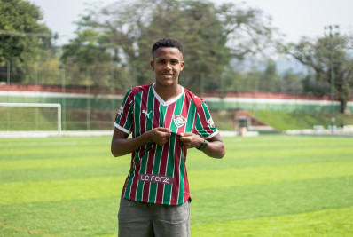 Joia firma contrato profissional com o Fluminense; veja valor da multa