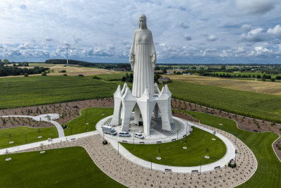 Polônia inaugura estátua da Virgem Maria maior que Cristo Redentor