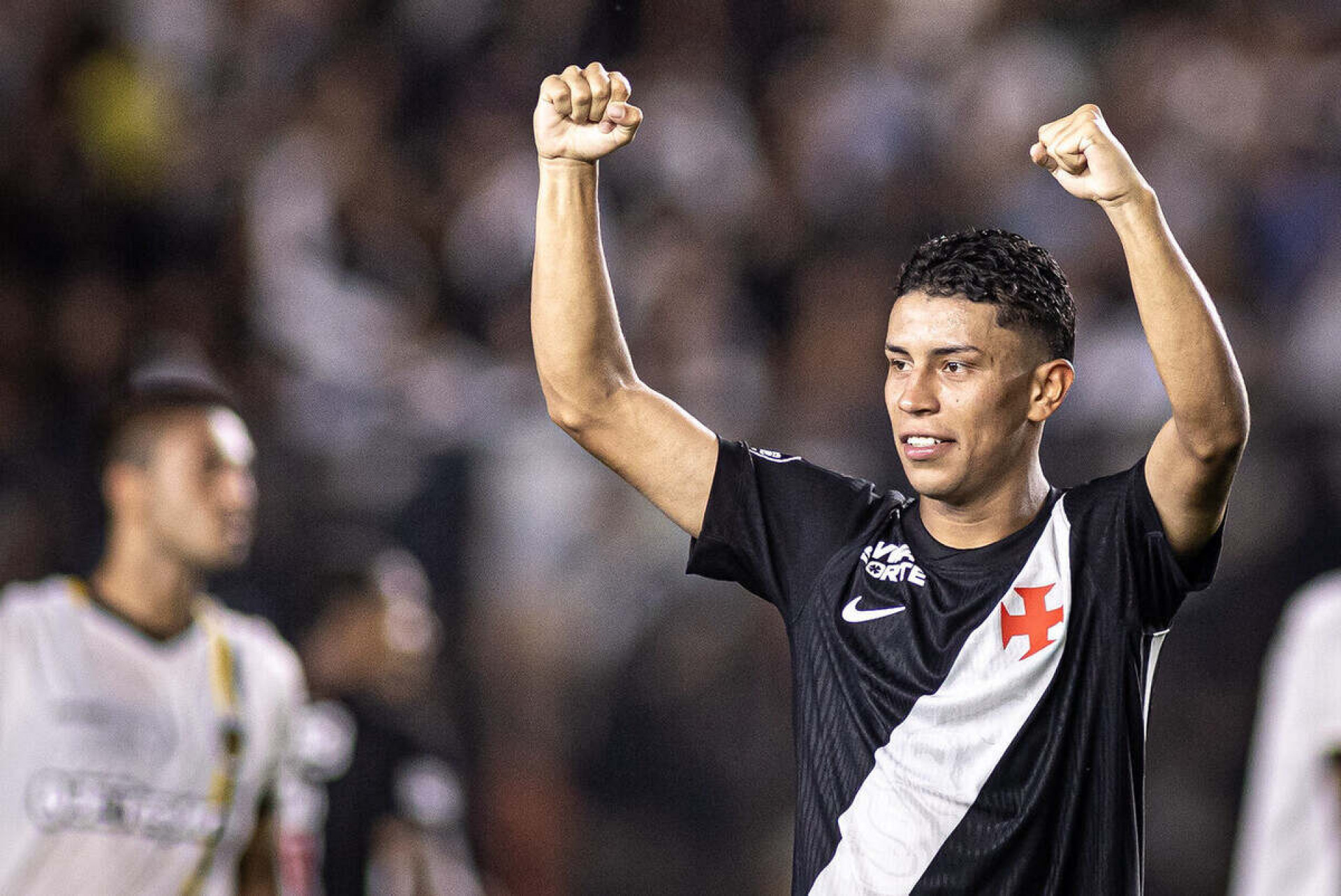 De volta ao time titular do Vasco, Rojas valoriza chance e foca na classifica&ccedil;&atilde;o