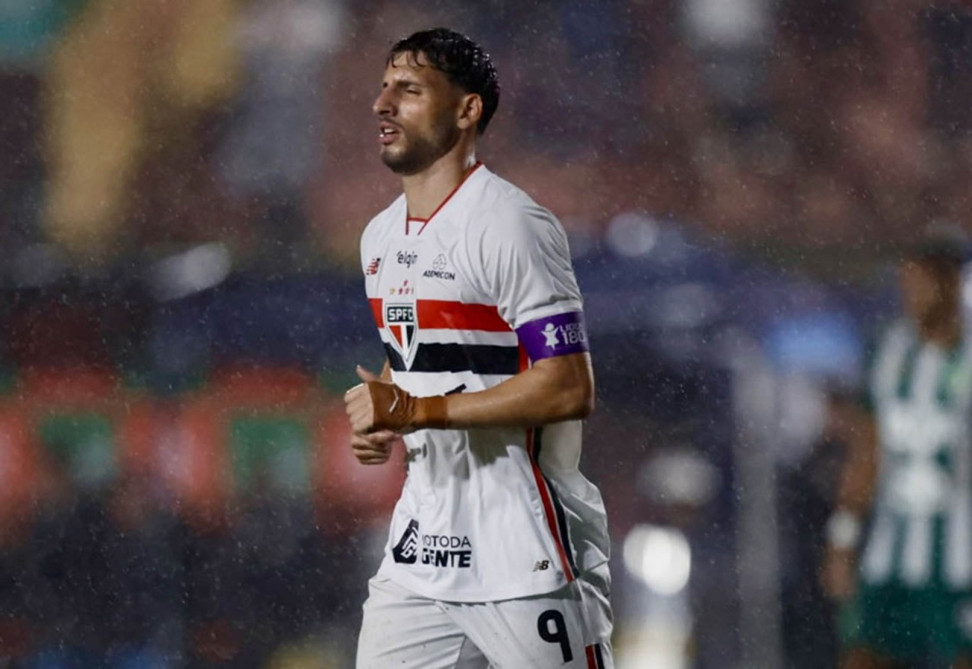 S&atilde;o Paulo anuncia a renova&ccedil;&atilde;o de contrato do atacante Calleri