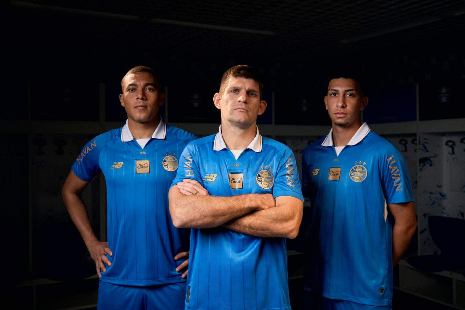 Gr&ecirc;mio lan&ccedil;a terceiro uniforme para celebrar conquista hist&oacute;rica