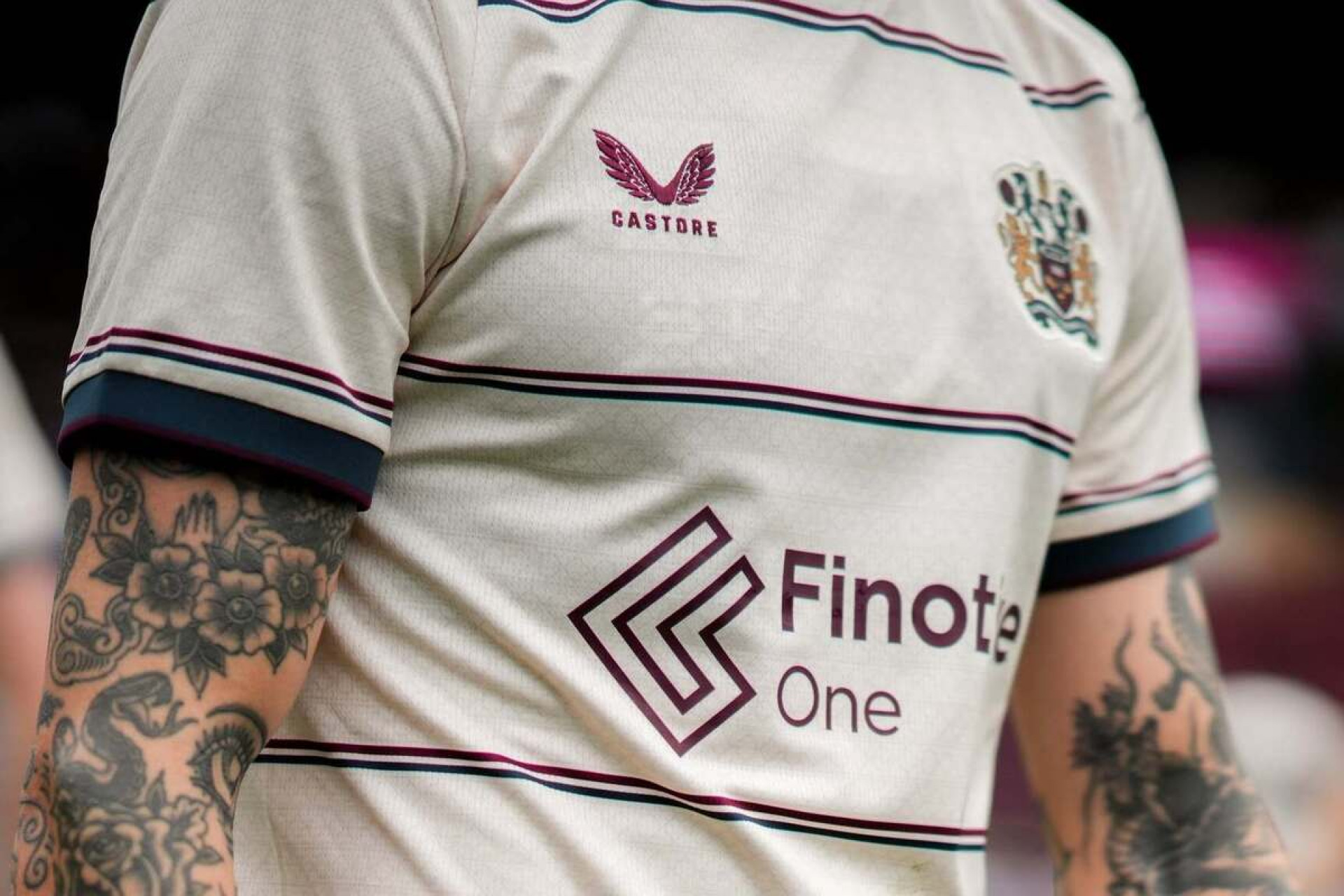 Clube fica sem uniforme &agrave;s v&eacute;speras de estreia na temporada