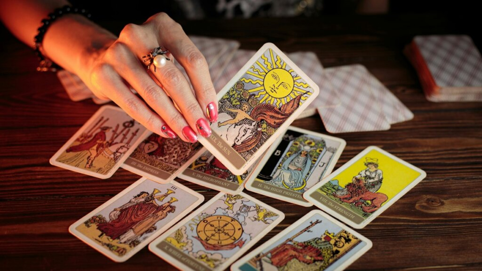 Amor em arcanos: o que o Tarot revela sobre encontrar um amor