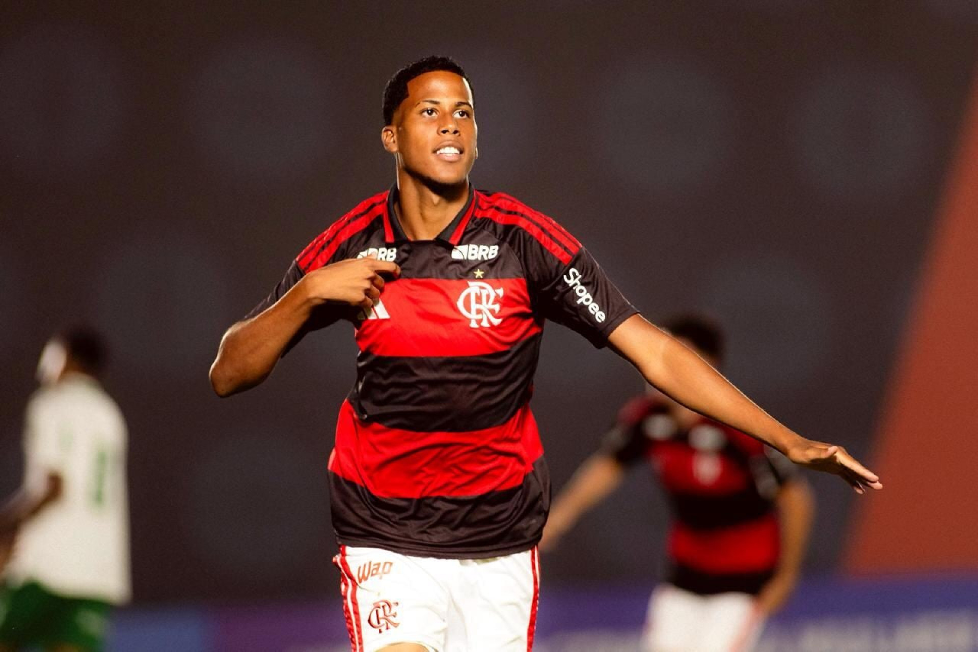 Flamengo acerta sa&iacute;da de destaque da base para o Benfica