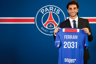 PSG anuncia como reforço o herói do título de Copa do Mundo da Espanha