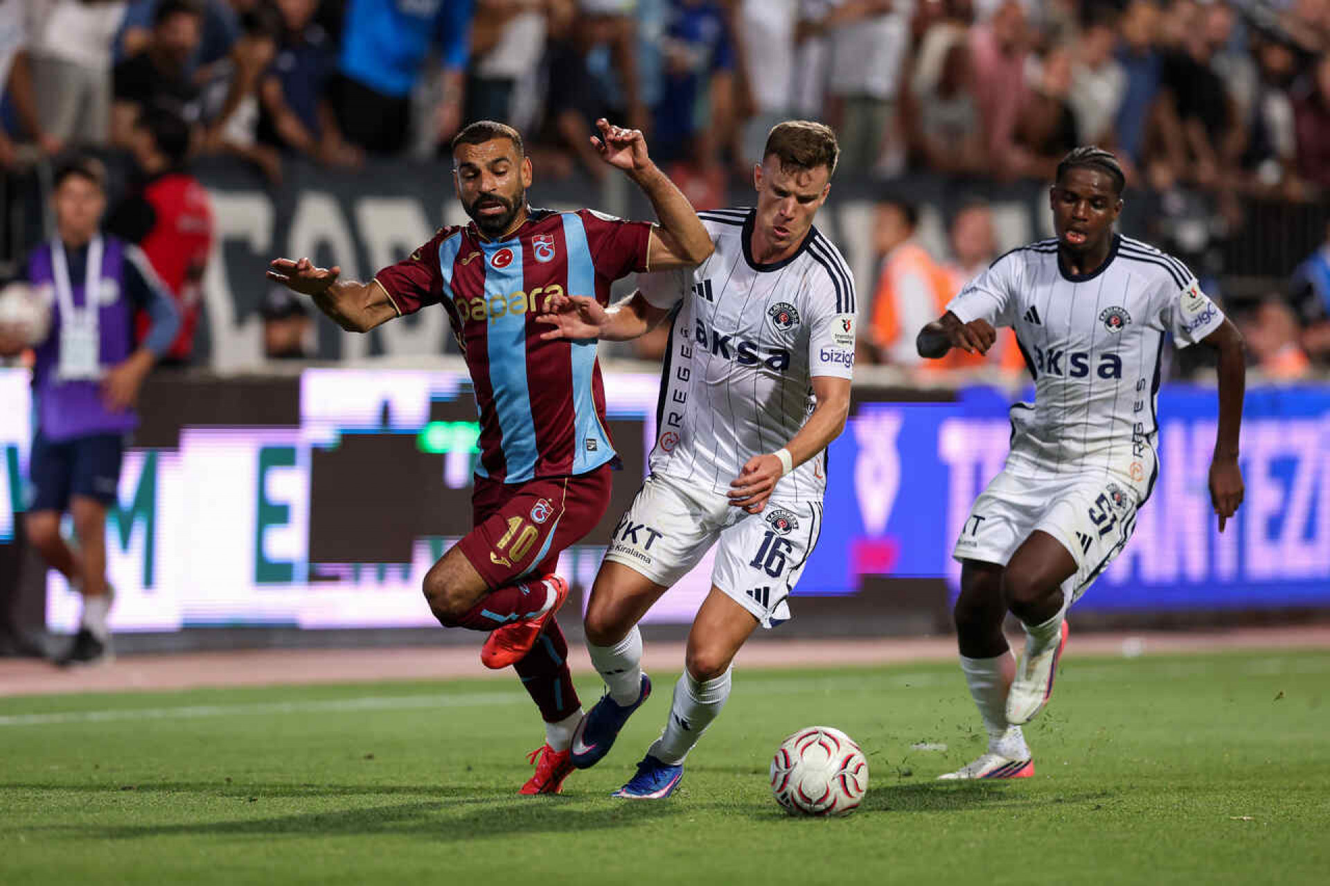 Salah estreia com empate pelo Trabzonspor em jogo do Campeonato Turco