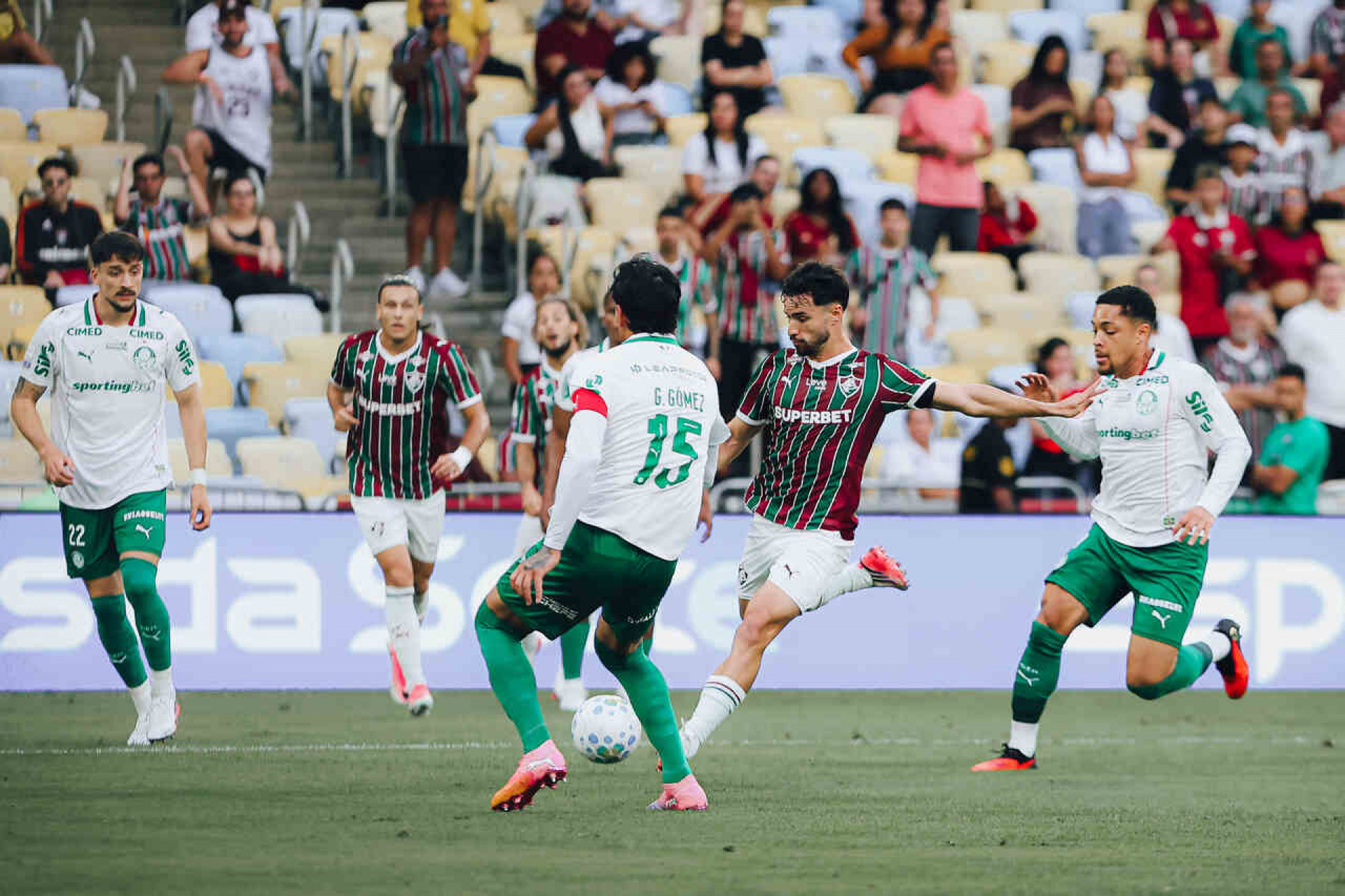 Hulk marca primeiro gol oficial pelo Flu no Maracan&atilde;