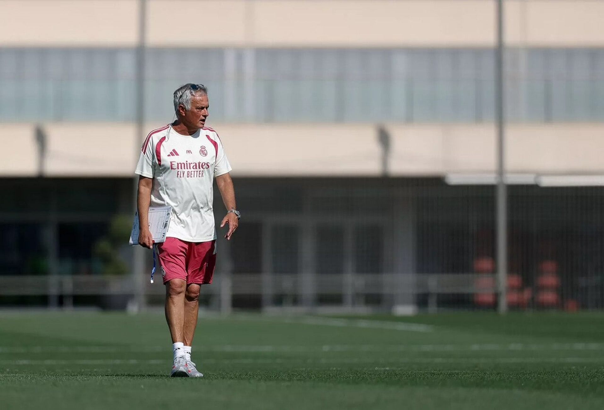 Mbapp&eacute; aprova Mourinho e prev&ecirc; t&iacute;tulos do Real Madrid
