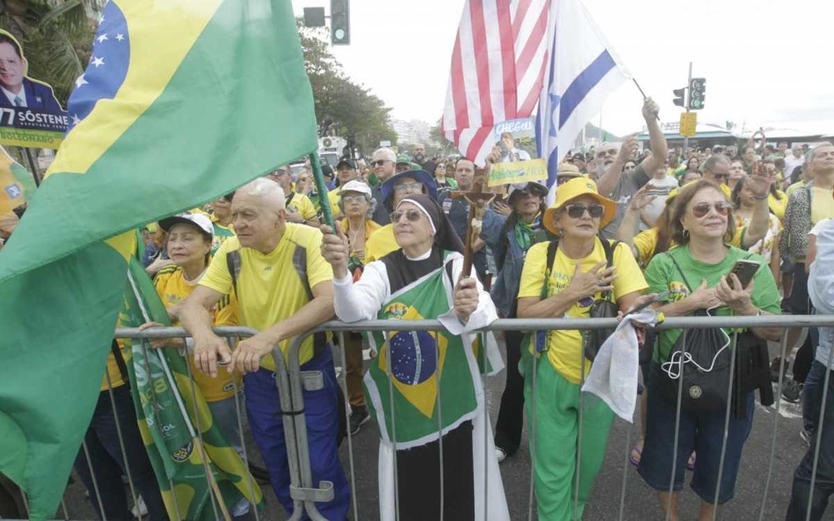 Lançamento da campanha de Flávio Bolsonaro (PL) à presidência reuniu multidão de eleitores