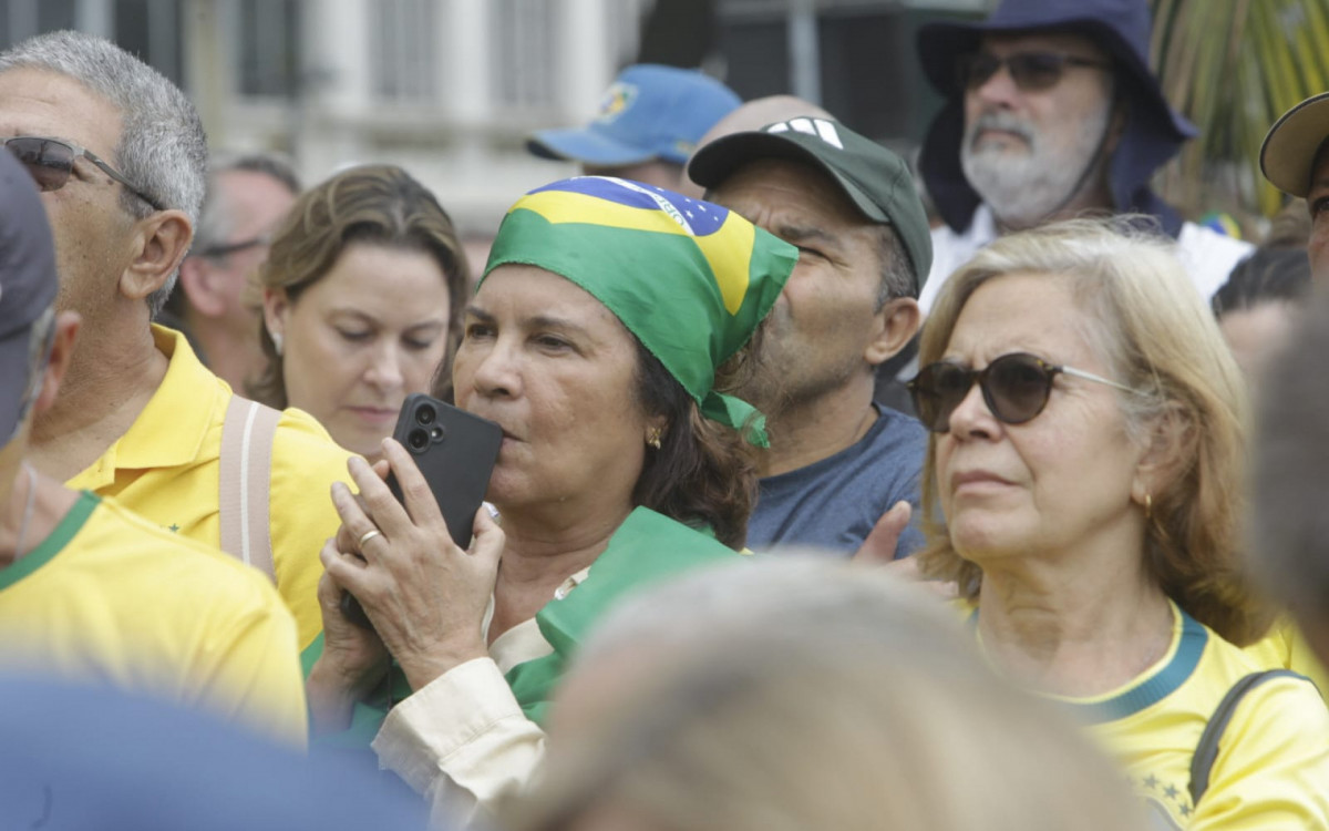Lançamento da campanha de Flávio Bolsonaro (PL) à presidência reuniu multidão de eleitores