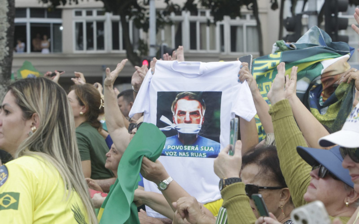 Lançamento da campanha de Flávio Bolsonaro (PL) à presidência reuniu multidão de eleitores