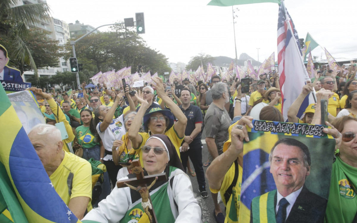 Lançamento da campanha de Flávio Bolsonaro (PL) à presidência reuniu multidão de eleitores