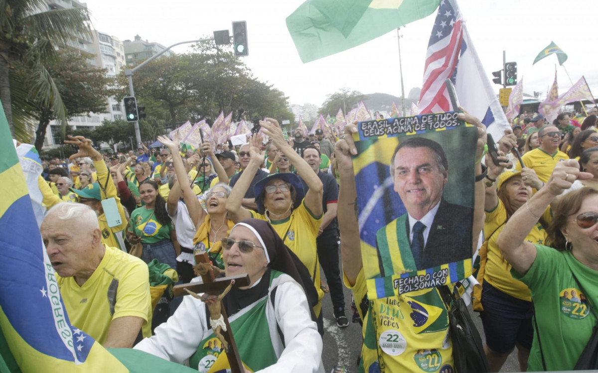 Lançamento da campanha de Flávio Bolsonaro (PL) à presidência reuniu multidão de eleitores