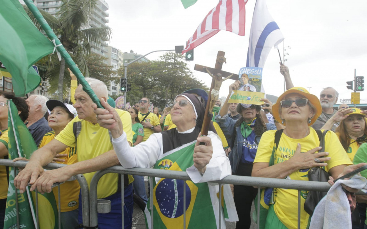 Lançamento da campanha de Flávio Bolsonaro (PL) à presidência reuniu multidão de eleitores