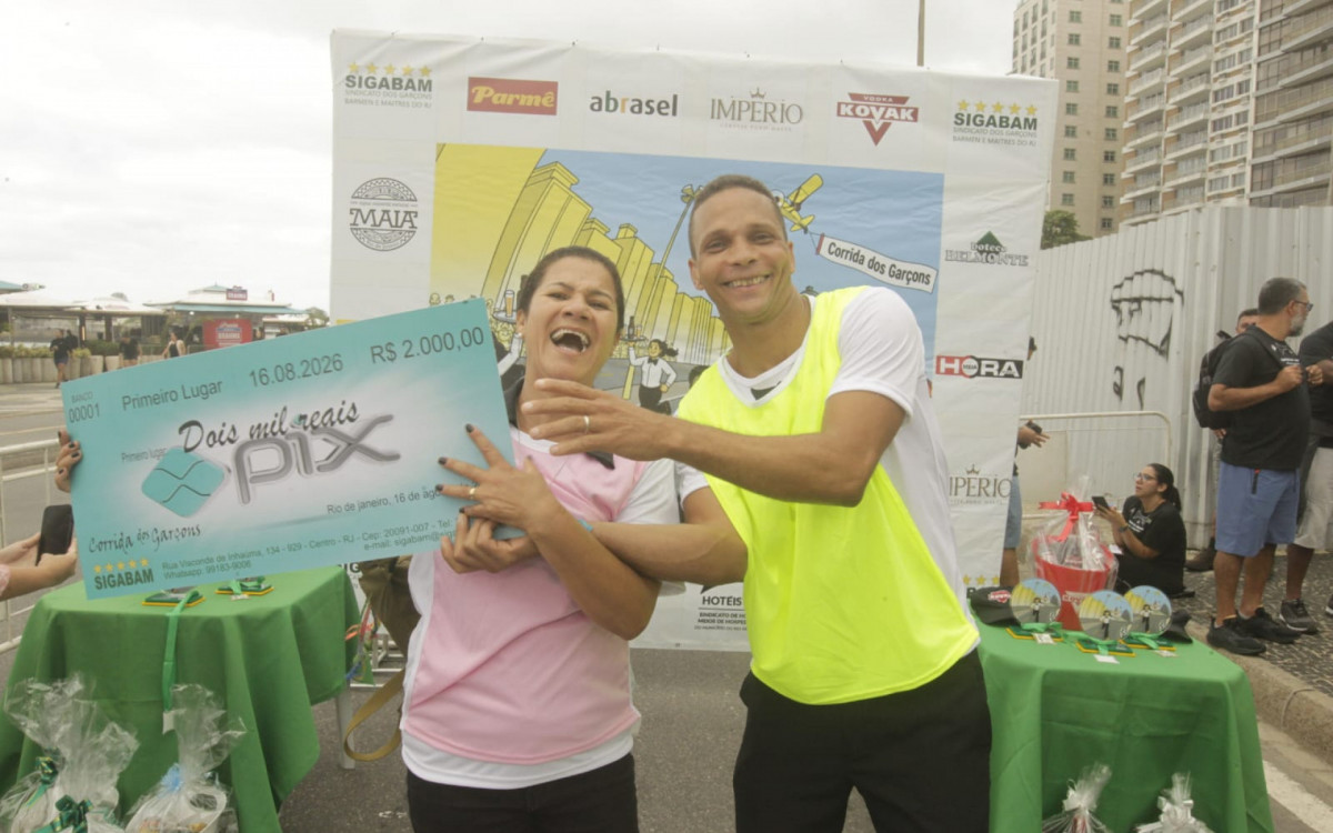 Garçons e garçonetes competiram na Avenida Atlântica, em Copacabana