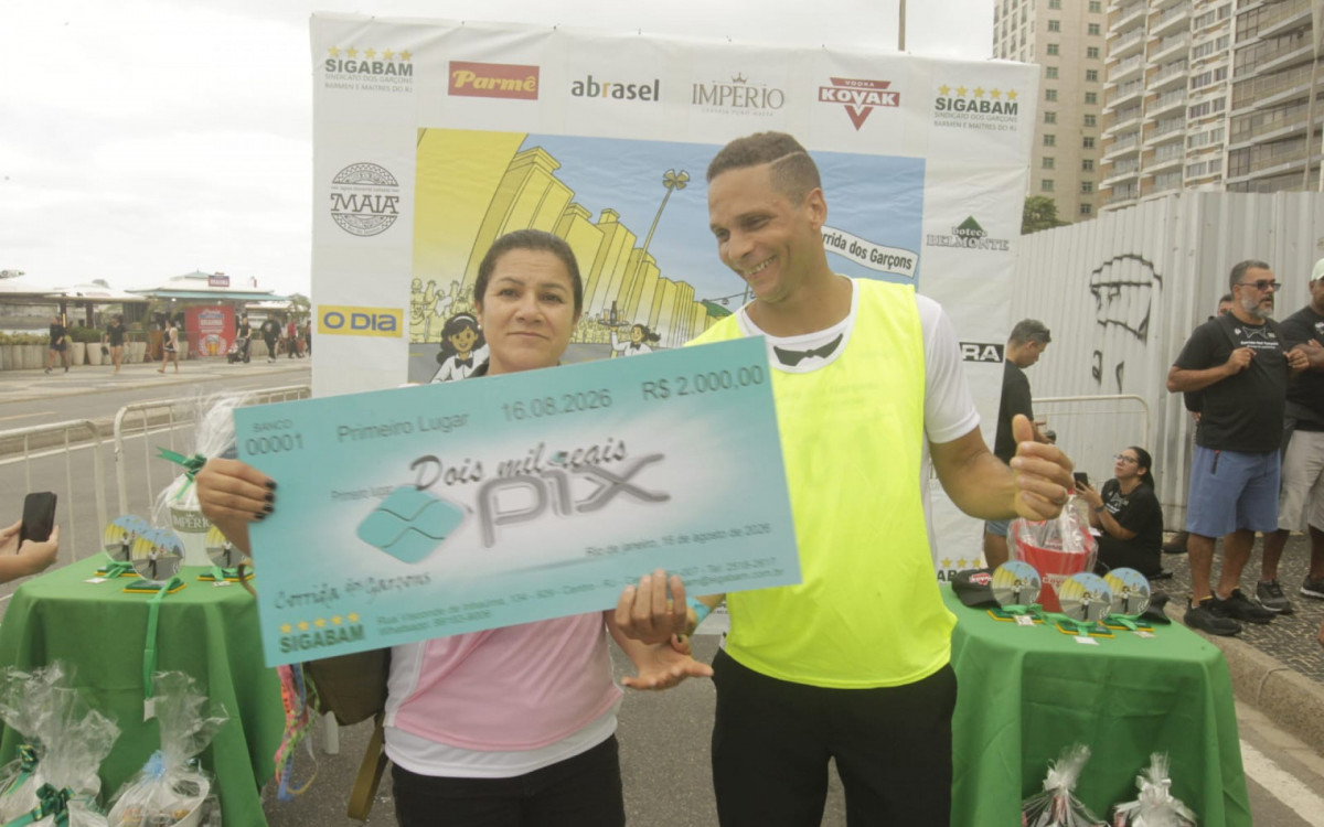 Garçons e garçonetes competiram na Avenida Atlântica, em Copacabana