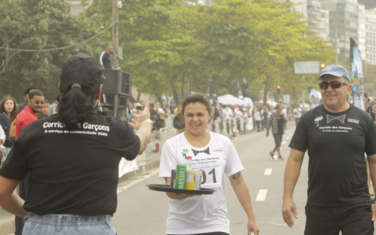 Garçons e garçonetes competiram na Avenida Atlântica, em Copacabana