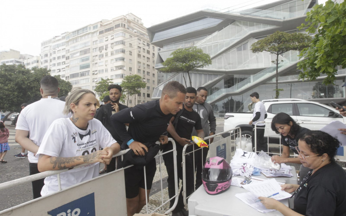 Garçons e garçonetes competiram na Avenida Atlântica, em Copacabana