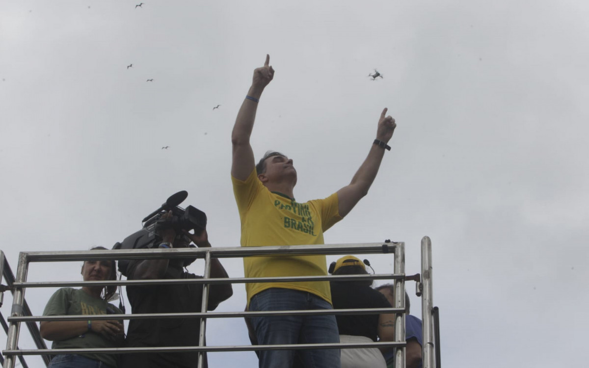 Flávio Bolsonaro (PL) lançou campanha para presidência durante evento em Copacabana