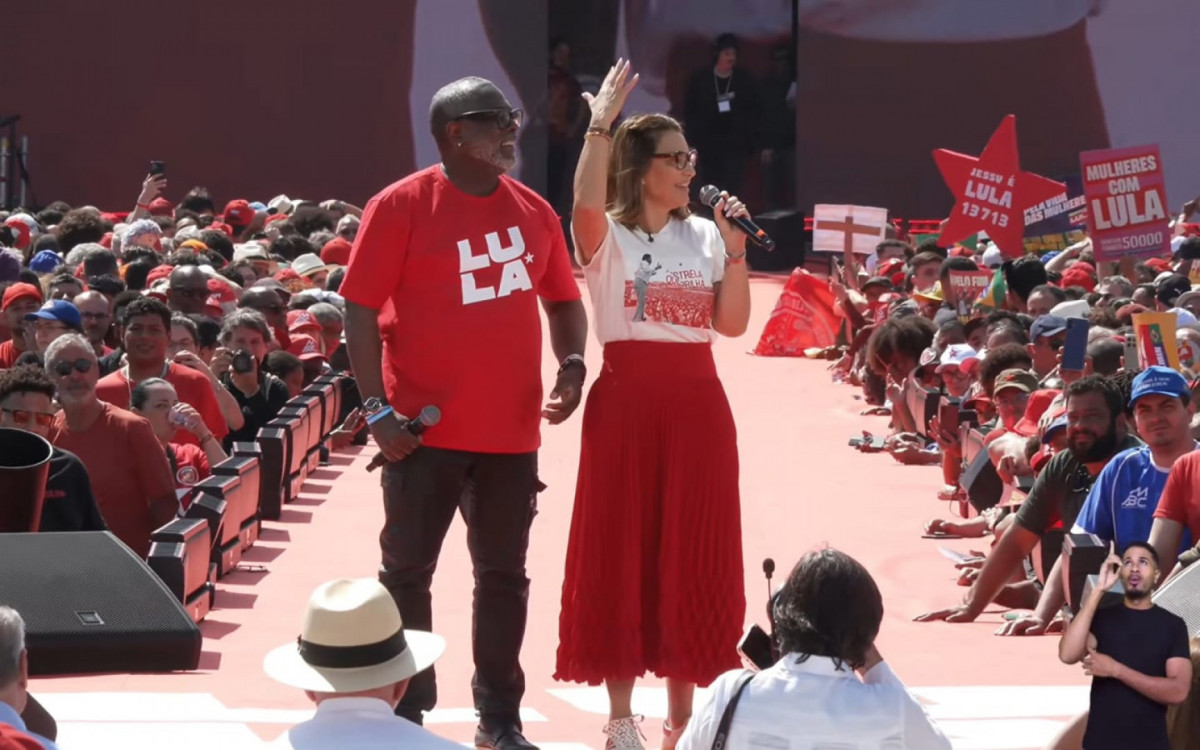 Janja cantou jingle de campanha com pastor Kleber Lucas