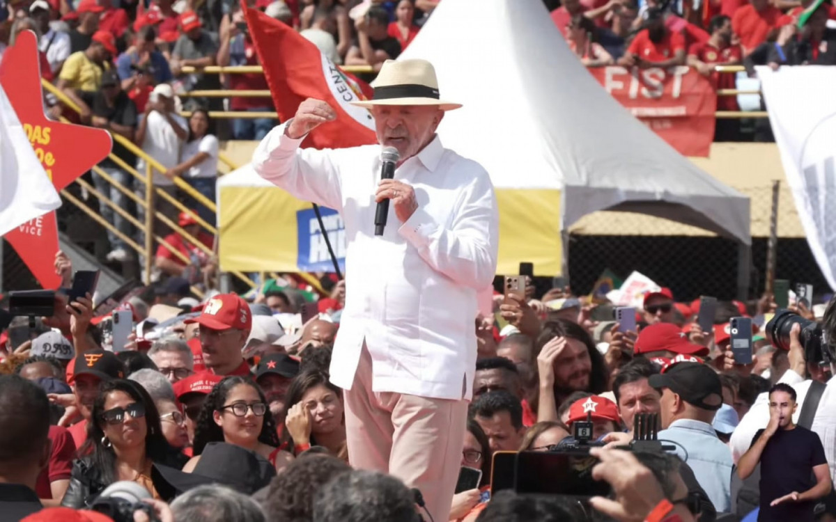 Lula retornou a estádio onde liderou greves nos anos 1970 e 1980