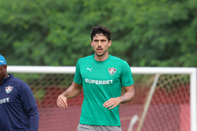 Zagueiro irá passar por operação, e Fluminense avalia melhor data
