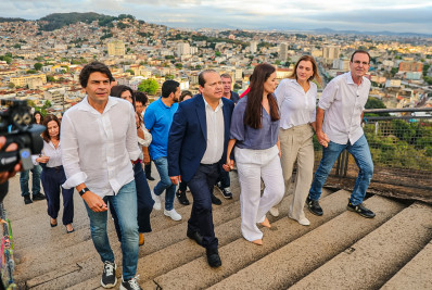 Paes inicia campanha para governador com missa na Penha e culto em Caxias