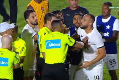 Após Vitória x Botafogo, Arthur Cabral é expulso pela 'Lei Vini Jr'