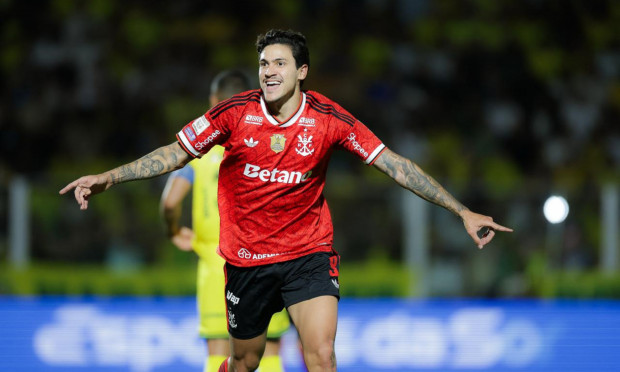 Flamengo atropela o <br>Mirassol e diminui a <br>distância para o Palmeiras