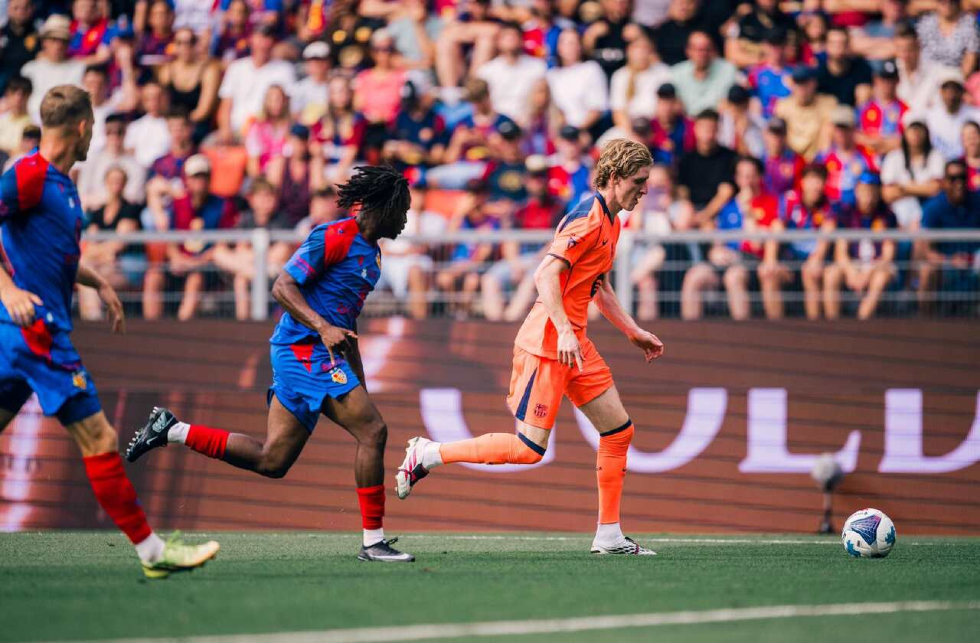 Barcelona goleia o Basel em amistoso de pr&eacute;-temporada