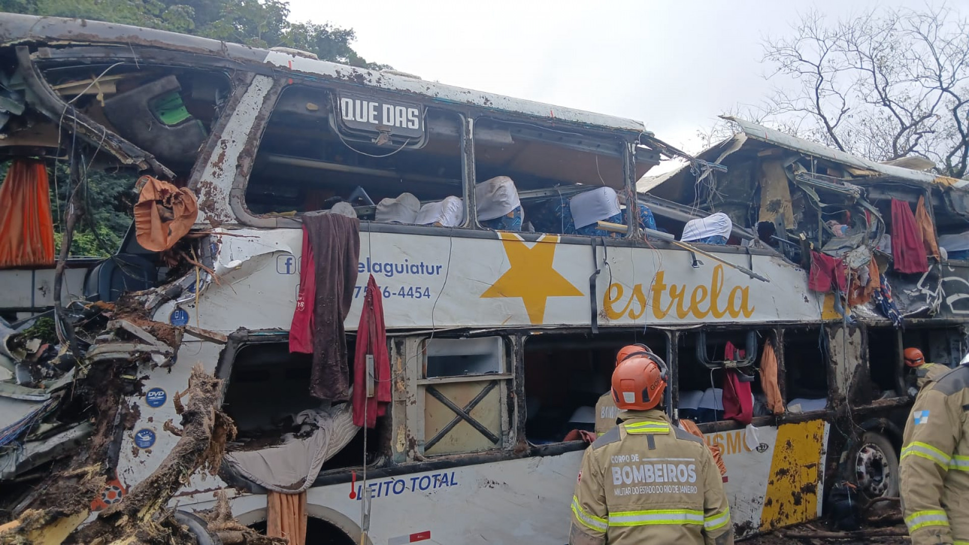 Tombamento de &ocirc;nibus de turismo deixa mortos na altura de Petr&oacute;polis