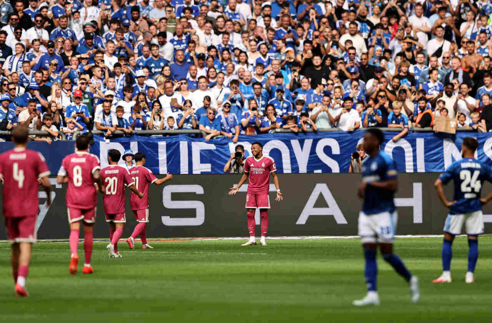 Real Madrid vence mais uma na pr&eacute;-temporada: 3 a 0 no Schalke