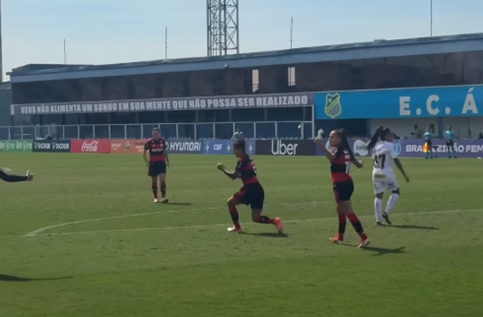 Flamengo retorna ao Top8 do Brasileiro feminino ap&oacute;s vencer o Santos