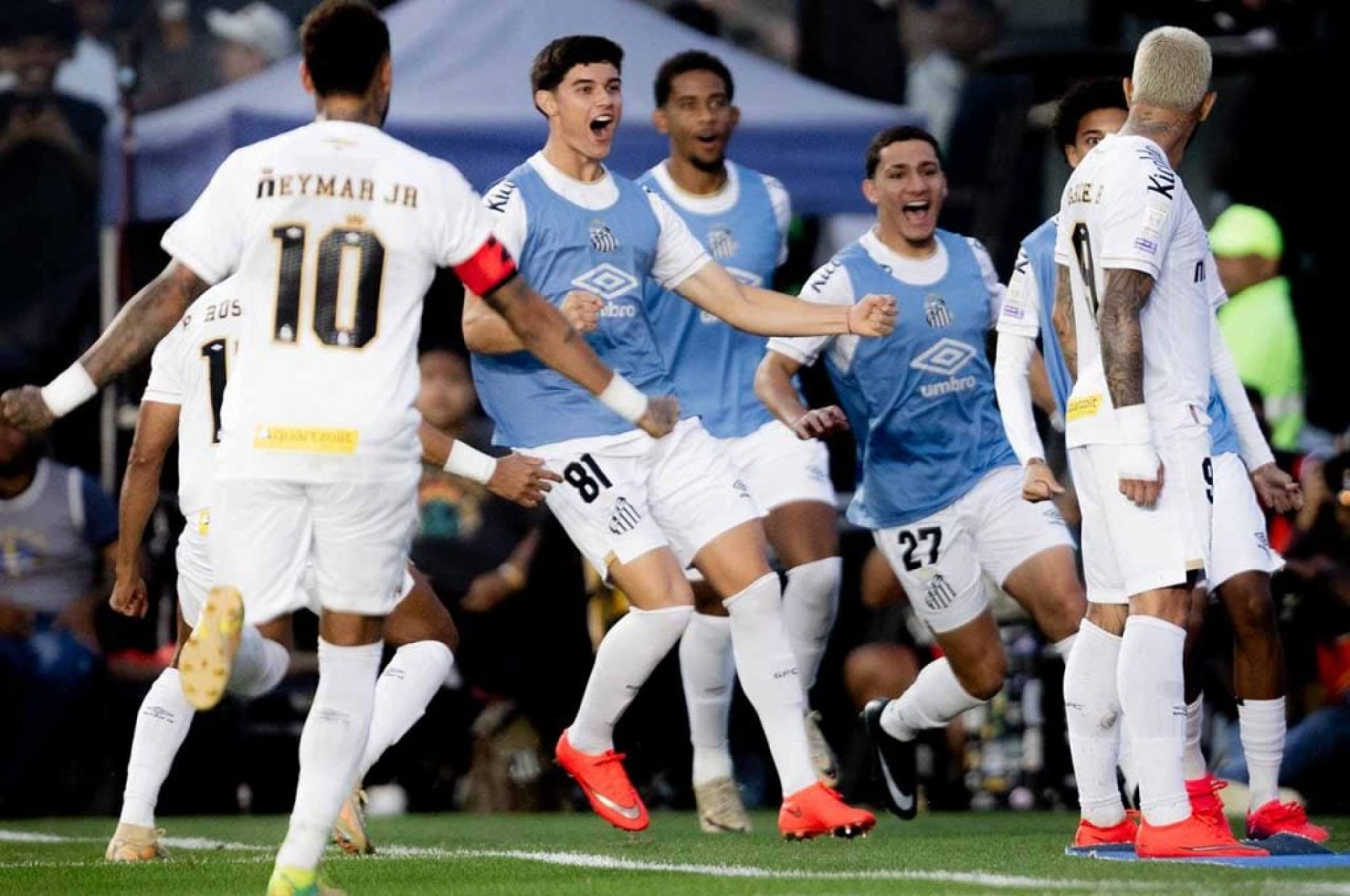 Gabigol enaltece postura do Santos e exalta Neymar: “G&ecirc;nio”
