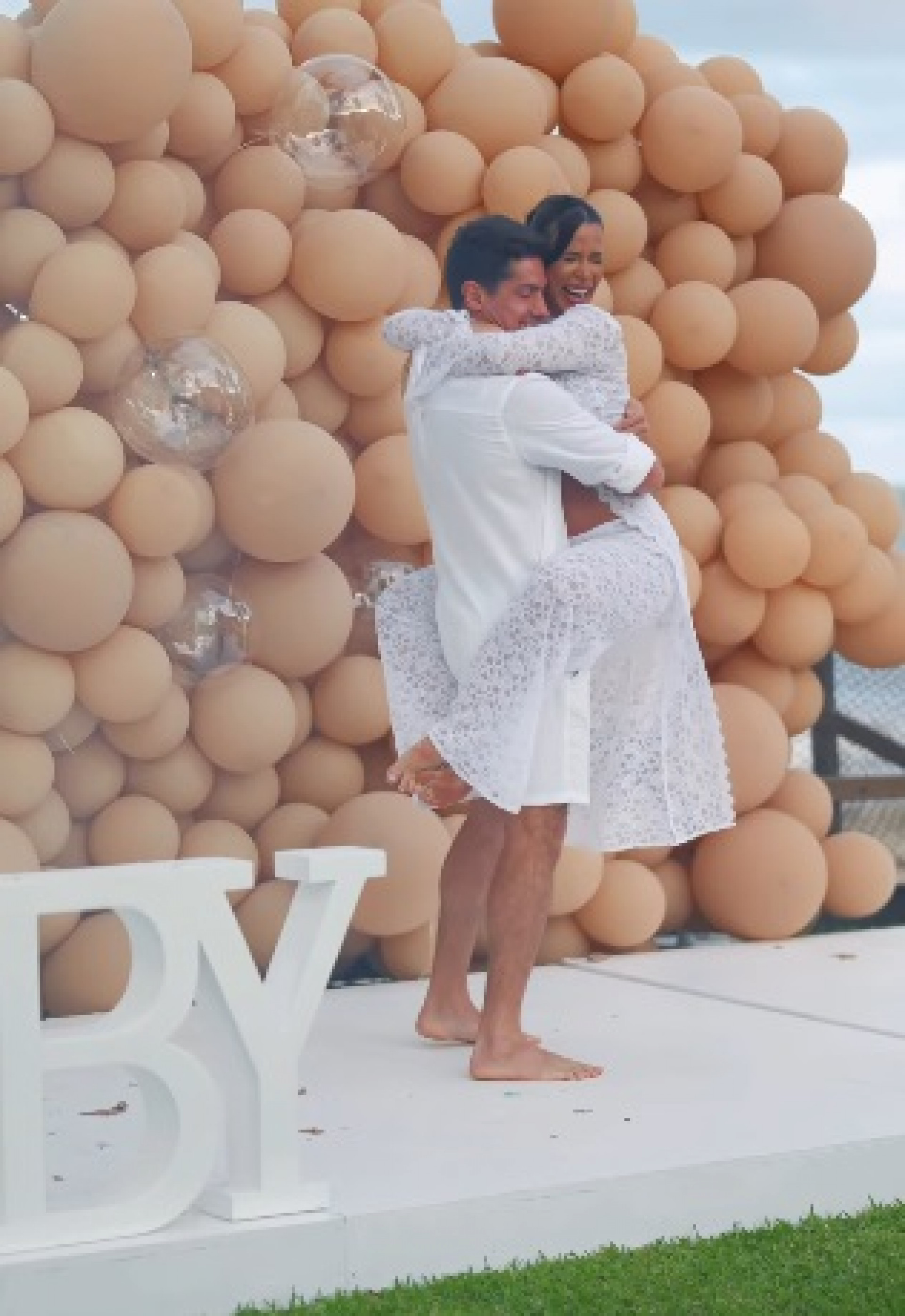 Luciano Taborda e Larissa Tom&aacute;sia ser&atilde;o pais de um menino  - Reprodu&ccedil;&atilde;o/Instagram
