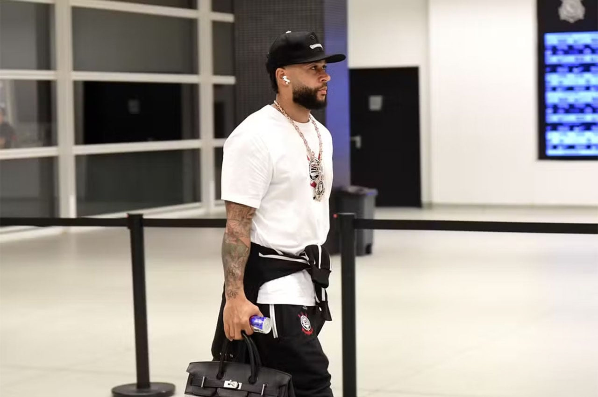 Renova&ccedil;&atilde;o de Depay: Corinthians reabre tratativa, mas quer alta redu&ccedil;&atilde;o