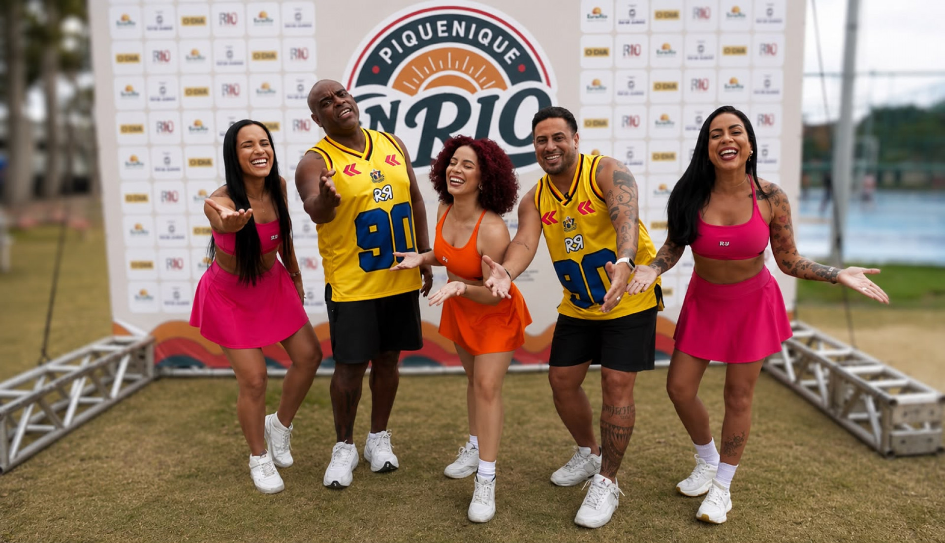 Apresenta&ccedil;&atilde;o do grupo Rebolina Rio colocou o p&uacute;blico para dan&ccedil;ar durante aula de fitdance