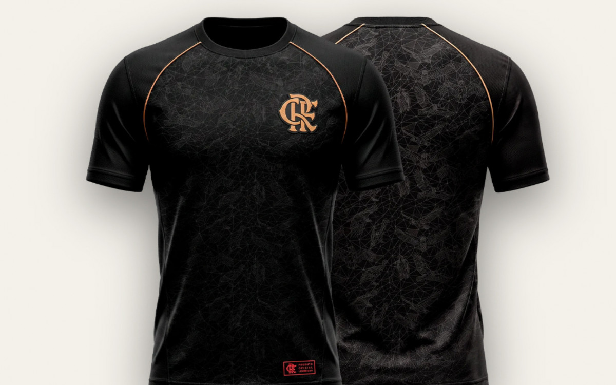 A camisa \'É Urubu\', de Antonio Rodrigues  representa a história de uma provocação que se tornou parte da identidade rubro-negra