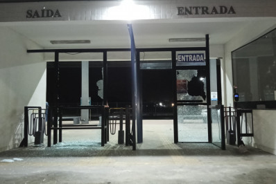 Vandalismo e furto atingem estruturas do transporte público em Macaé