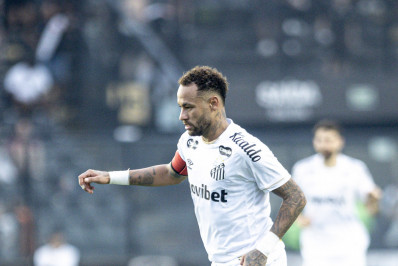 Elenco do Santos incentiva Neymar a jogar mais uma Copa, diz Gabigol