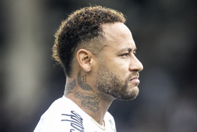 Neymar diz que comparação com Thiago Mendes é 'perda de tempo'