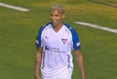Deyverson provoca torcida rival e se envolve em confusão no Equador